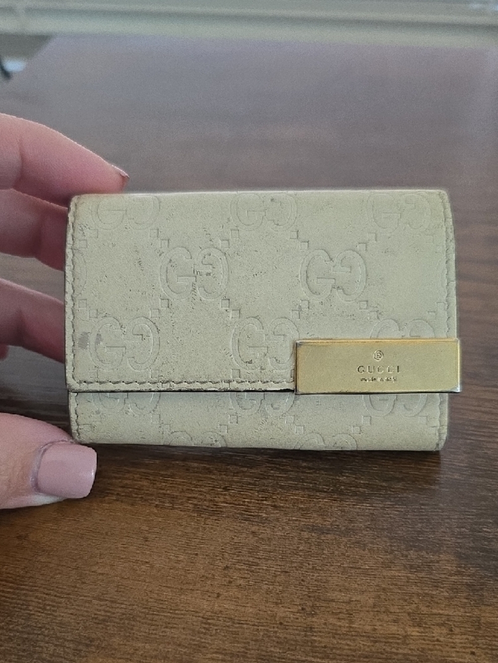 Gucci Cream Monogram Leather Key Holder - Picture 2 of 11